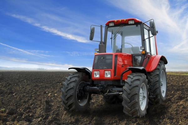 tractor in field_7814