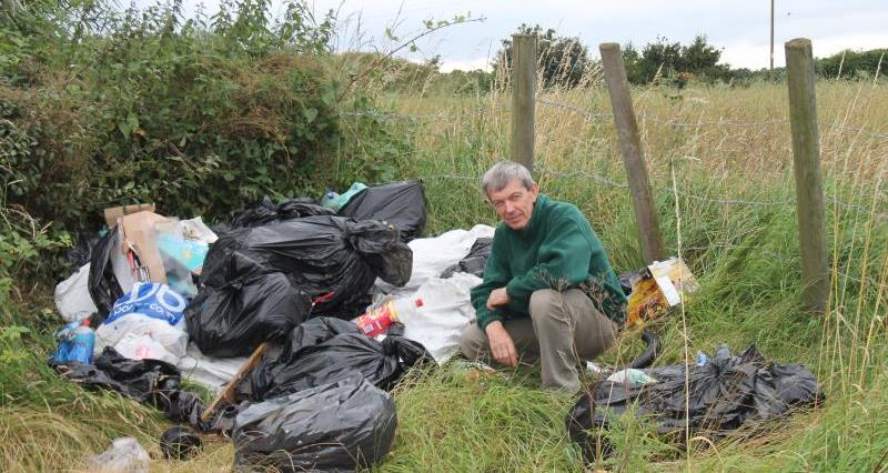 Richard Simkin and fly-tipping_22338