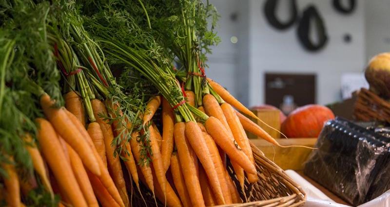 A photo of organic carrots in a farm shop.