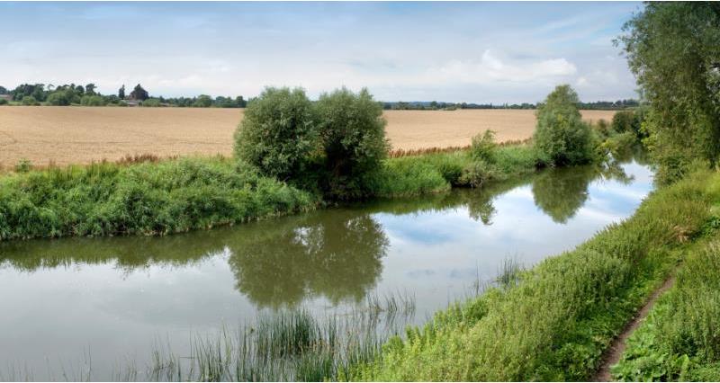 A river in farming landscape_21975