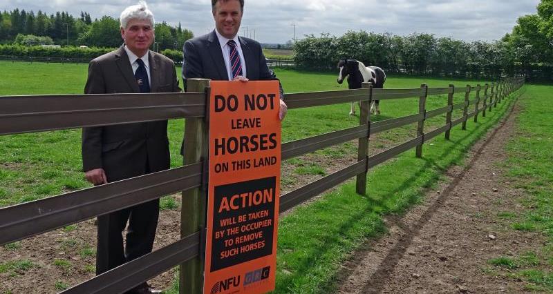Julian Sturdy MP with David Shaw and Flygrazing sign_28408