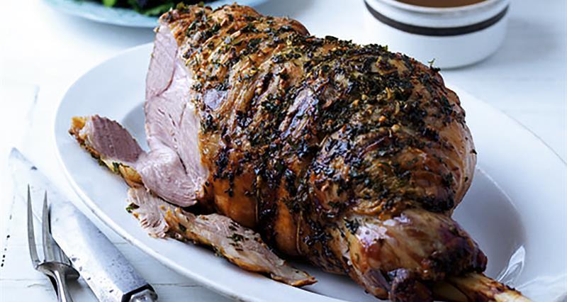 Garlic and herb butter roast lamb with cider gravy_67648