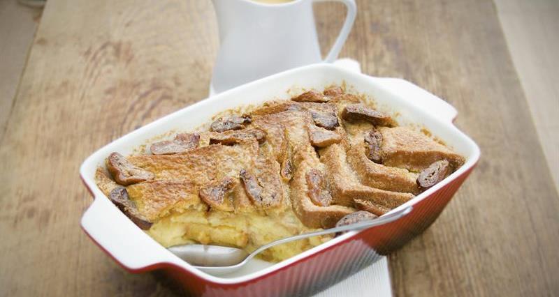 Bread and Butter Pudding with Custard_61289