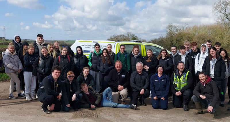 Cardiff Met Uni students out on farm