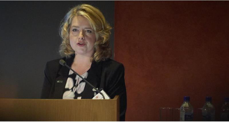 A picture of Cat McLaughlin speaking at a lectern
