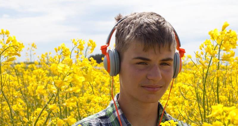 Headphones in field_58254