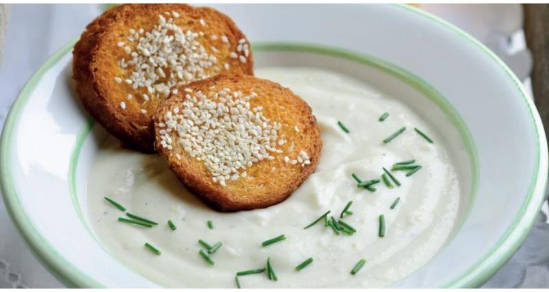 Cauliflower and Cheese Soup with Sesame Toast_58706