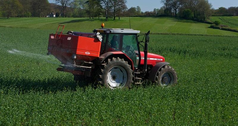Tractor spreading fertiliser