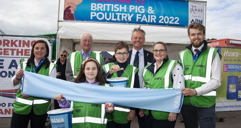 Image of NFU chief poultry adviser Aimee Mahony, Nigel Joice (Patrick’s father), Olivia Joice (Patrick’s daughter), Jack Joice (Patrick’s son), Zanna Joice (Patrick’s wife), NFU poultry adviser Tom Glen at the relay finish line