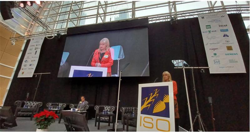 A photo of NFU President Minette Batters addressing the audience on stage at the ISO conference. 