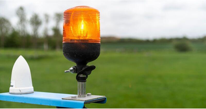 An image of a flashing amber beacon
