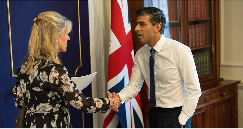 An image of NFU President Minette Batters shaking hands with Prime Minister Rishi Sunak