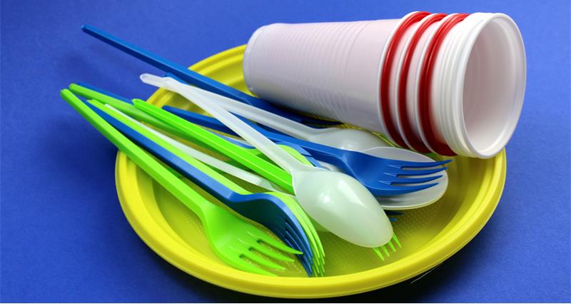 An image showing plastic forks and cups 