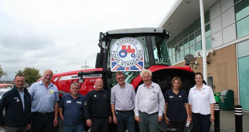 Team NFU promote Red Tractor Week at the Asda Trafford Park Supercentre_37272