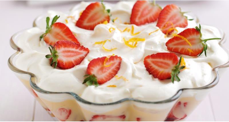 Strawberry trifle with Pimms