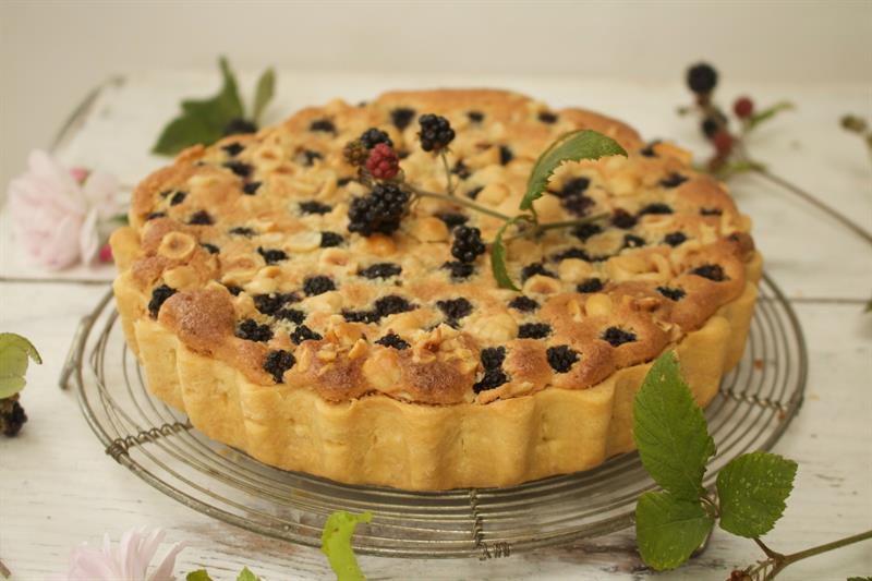 Bakewell tart with blackberry compote
