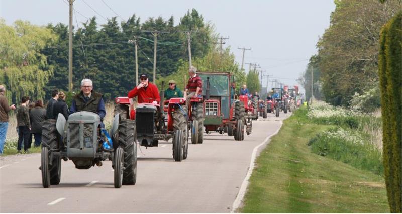 Tractor tribute at funeral_45258